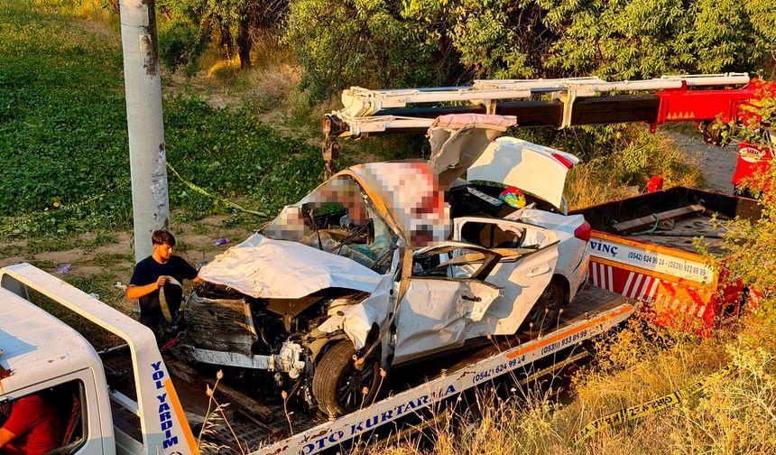 Afyonkarahisar'da feci kaza: 2 ölü, 2 yaralı