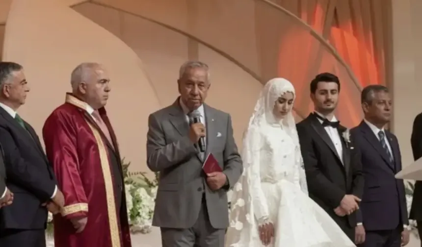 Bülent Arınç'a hem AK Parti'den hem Beştepe'den sert tepki: 'Birkaç şuursuzdan başka...'