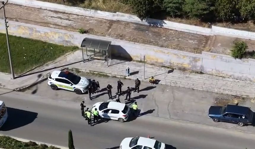Denetimi görünce yer değiştirdi, dron saniye saniye kaydetti