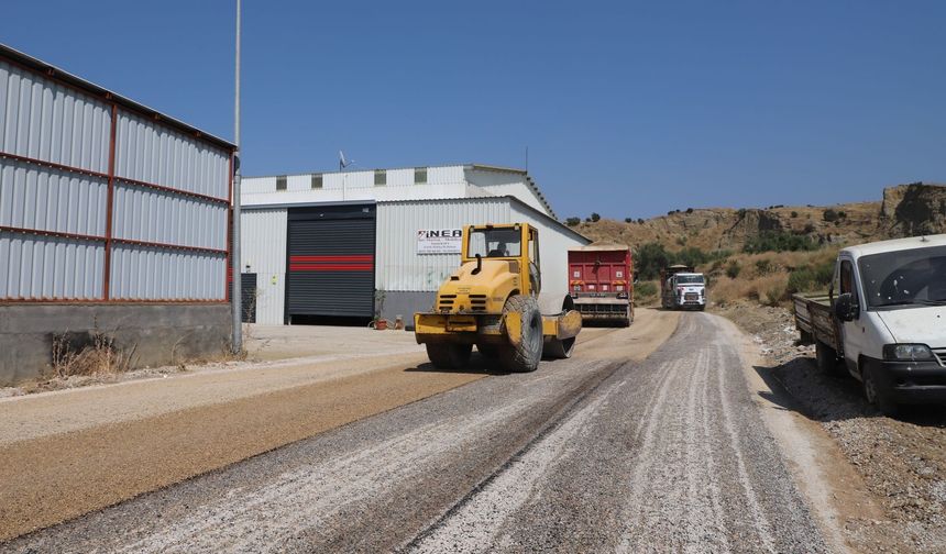 Turgutlu Belediyesinden yol sorunlarına çok yönlü çözüm
