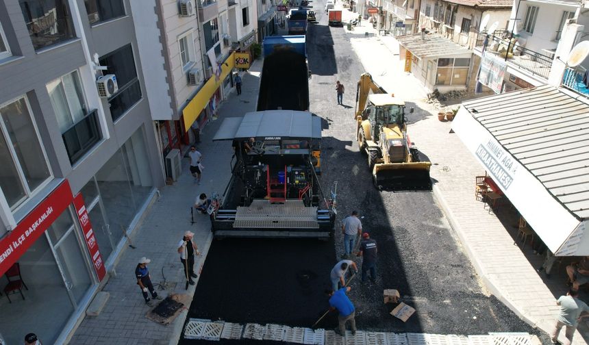 Selendi Atatürk Caddesi’nde yılların yol sorunu çözülüyor