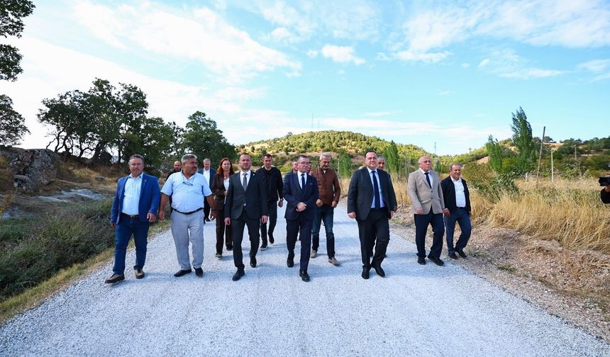 Başkan Dutlulu, Demirci’de 12 mahalleye ulaşım sağlayan yolu inceledi