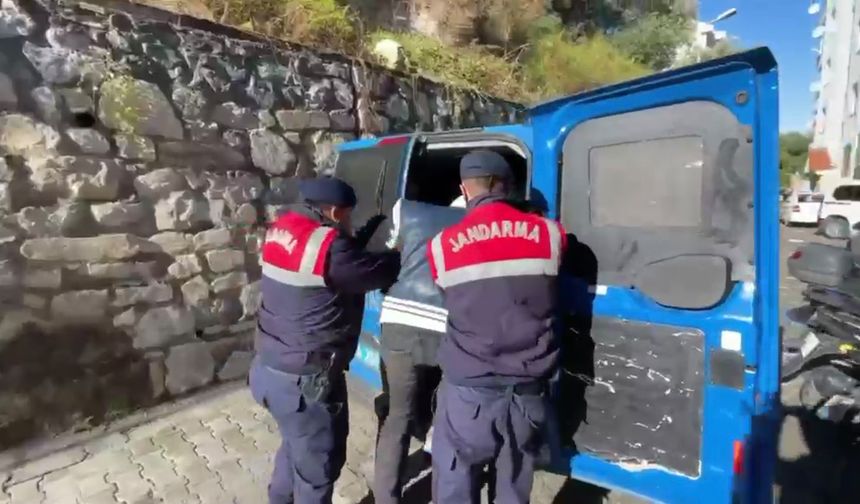 Kuşadası'nda narkotik operasyonu: 45 şüpheli gözaltına alındı