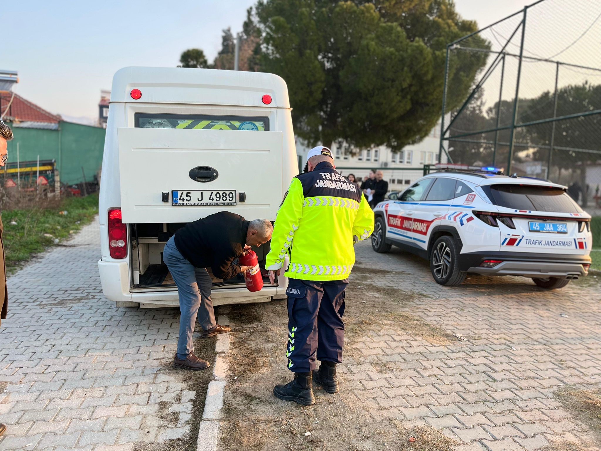 Alaşehir Jandarmasından Okul Çevreleri Ve Servislerinde Denetim (2)