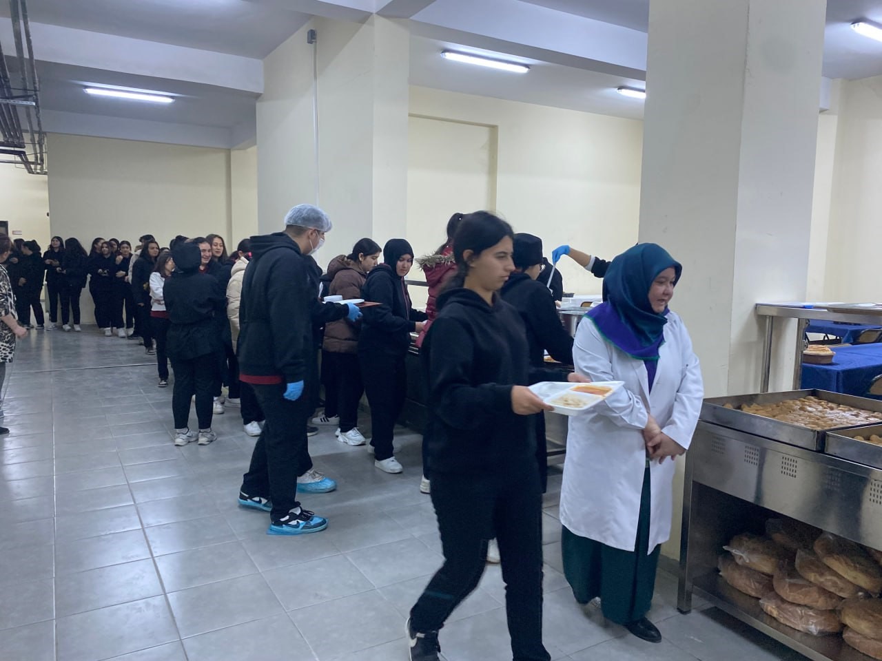 Taşımalı Öğrencilerin Yemekleri Meslek Liselilerden (2)