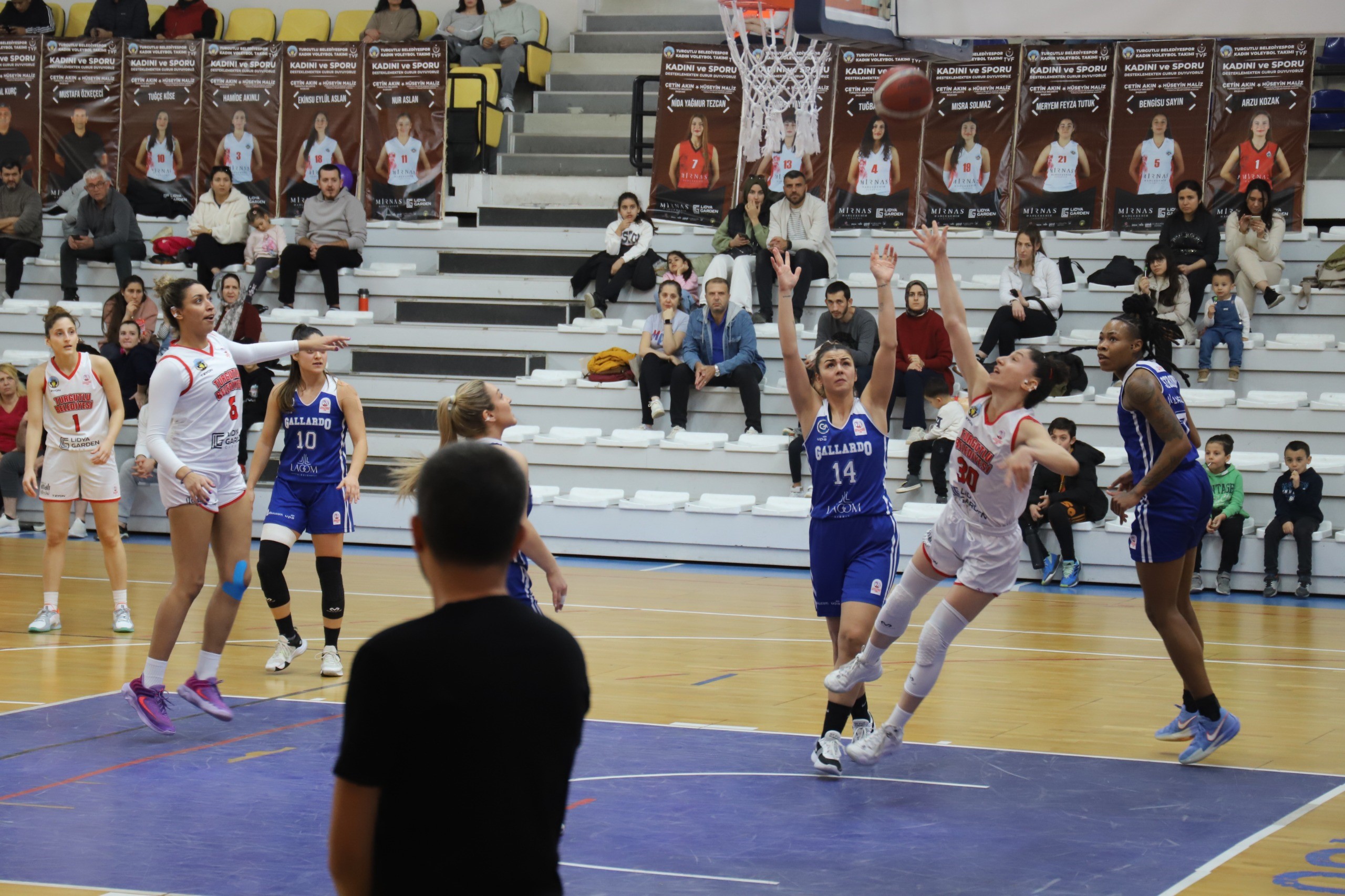 Turgutlu Belediyesi Kadın Basketbol Evindeki Yenilmezlik Serisi Sürüyor (3)