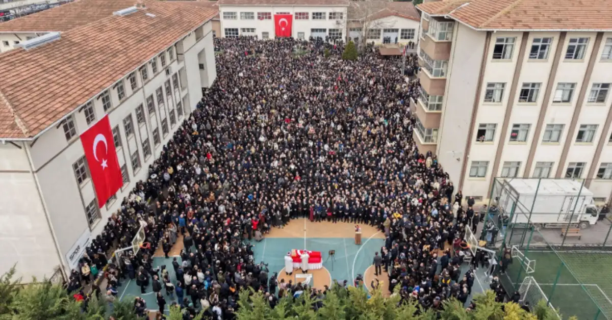 Ogretmen Fatma Nur Celik Son Yolculuguna Ugurlandi 6A1215D3 8Edd 426A Af15 49Ba84D77745