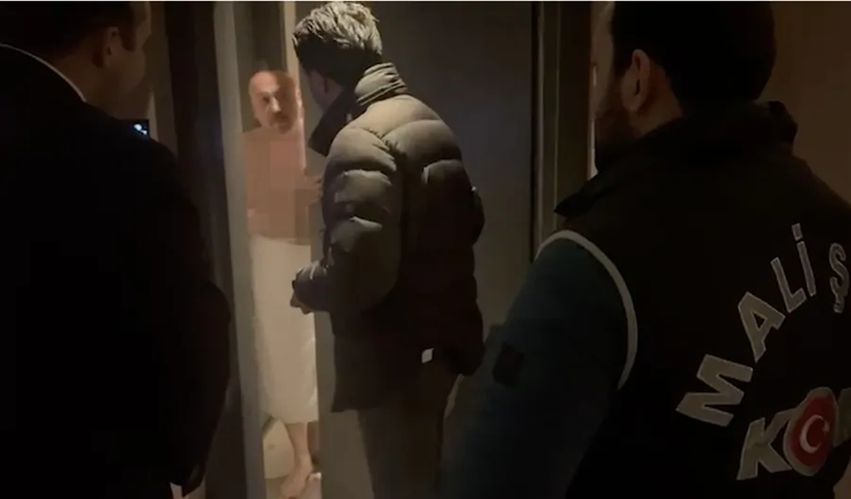 0X0 Gozaltina Alinan Chpli Belediye Baskani Ozkan Yalim Otel Odasinda Boyle Basildi Gizli Telefon Ise Bakin Nerede 1774605282384