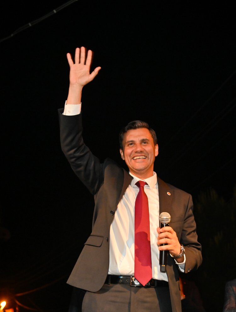 Ferdi Zeyrek Kimdir