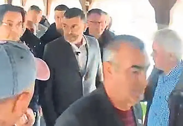 0X0 Denizlide Kufurbaz Baskan Muhtara Agza Alinmayacak Sozler Soyledi 1783193596909
