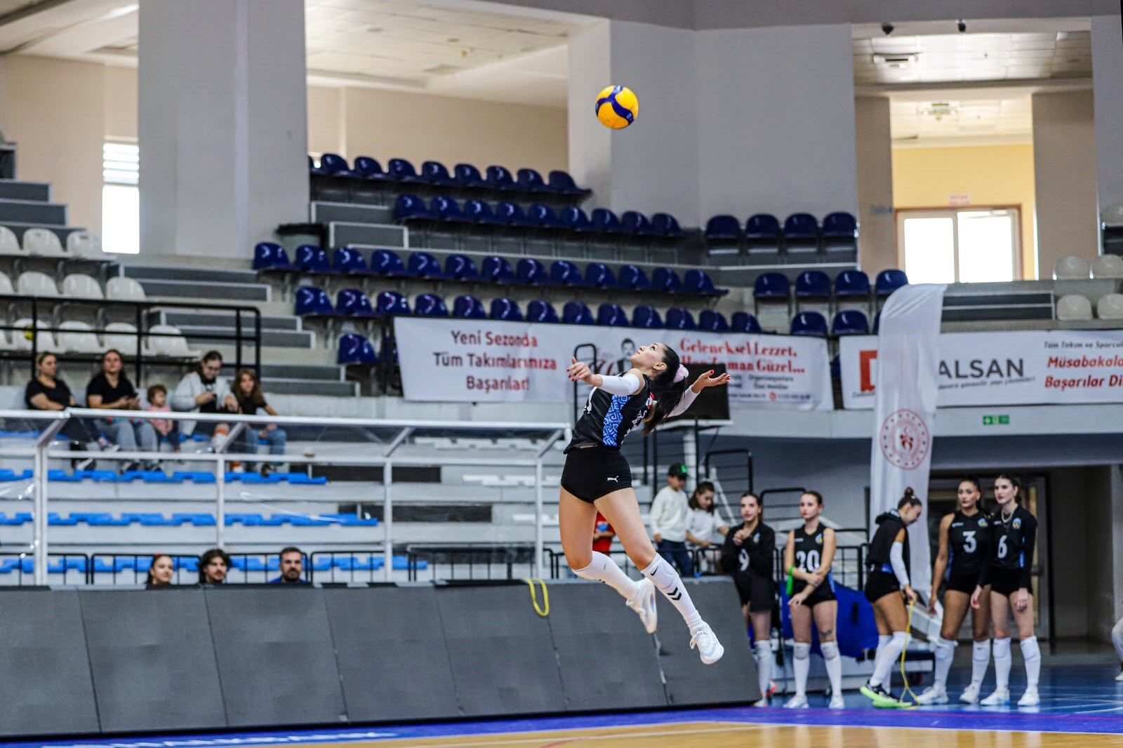 Turgutlu'nun sultanları yeni sezona fırtına gibi başladı!