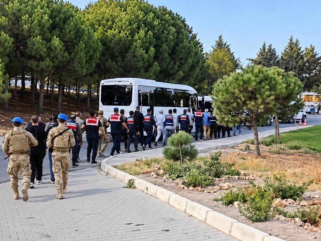 Çeşme Belediyesine rüşvet operasyonu! 10 kişi tutuklandı