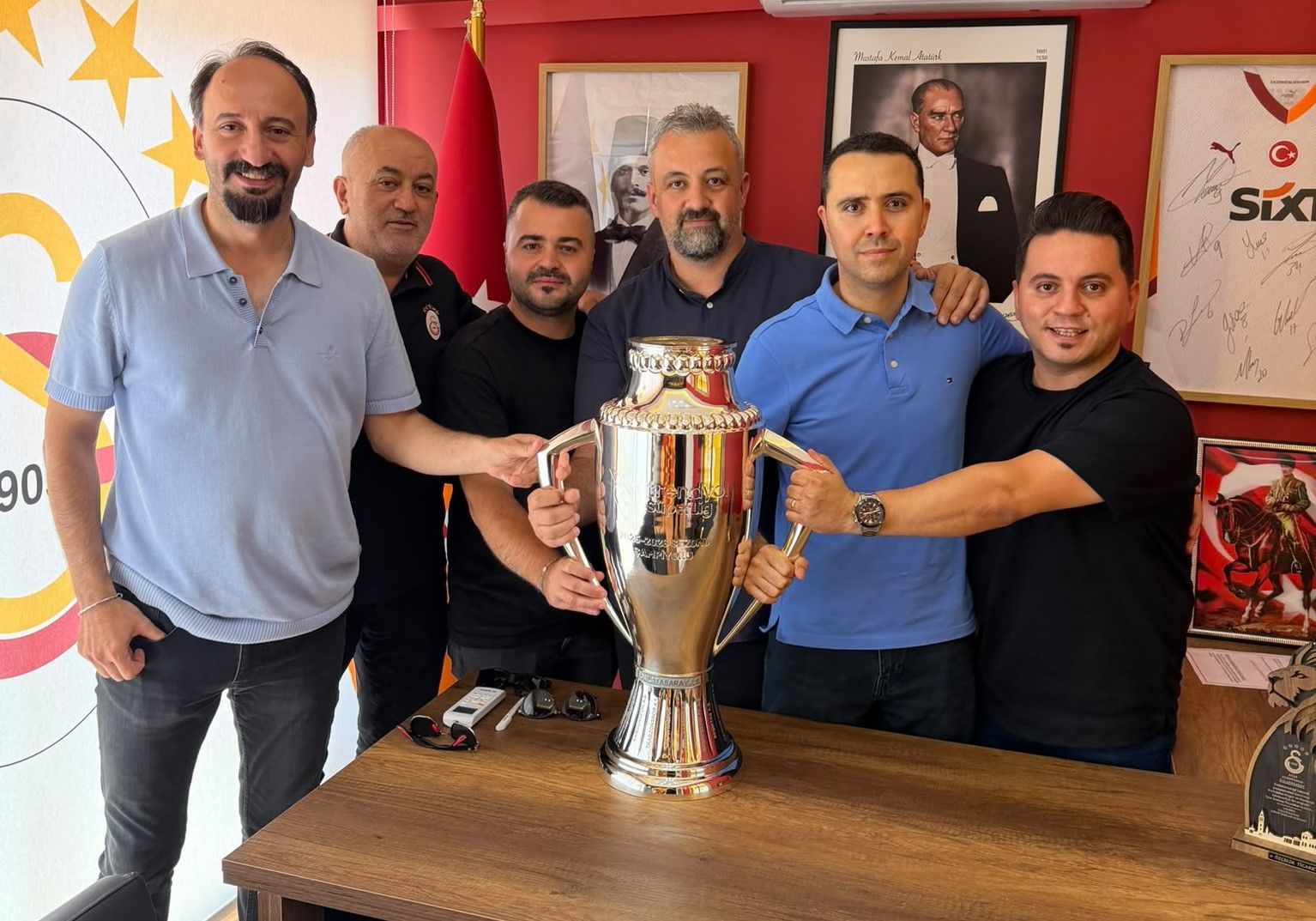 Salihli Galatasaray Taraftarları Derneğinden 16 Öğrenciye Burs (2)